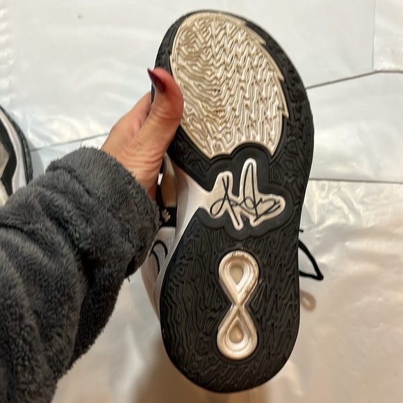 Nike Kyrie Infinity Panda Men's Size 6 Black White Sneaker DO9616-100 high tops - Picture 8 of 12